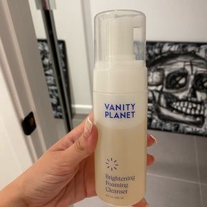 Vanity planet brightening foam cleanser